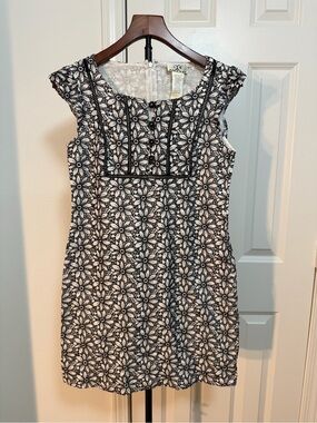 Cocktail IXE Black and white daisy dress